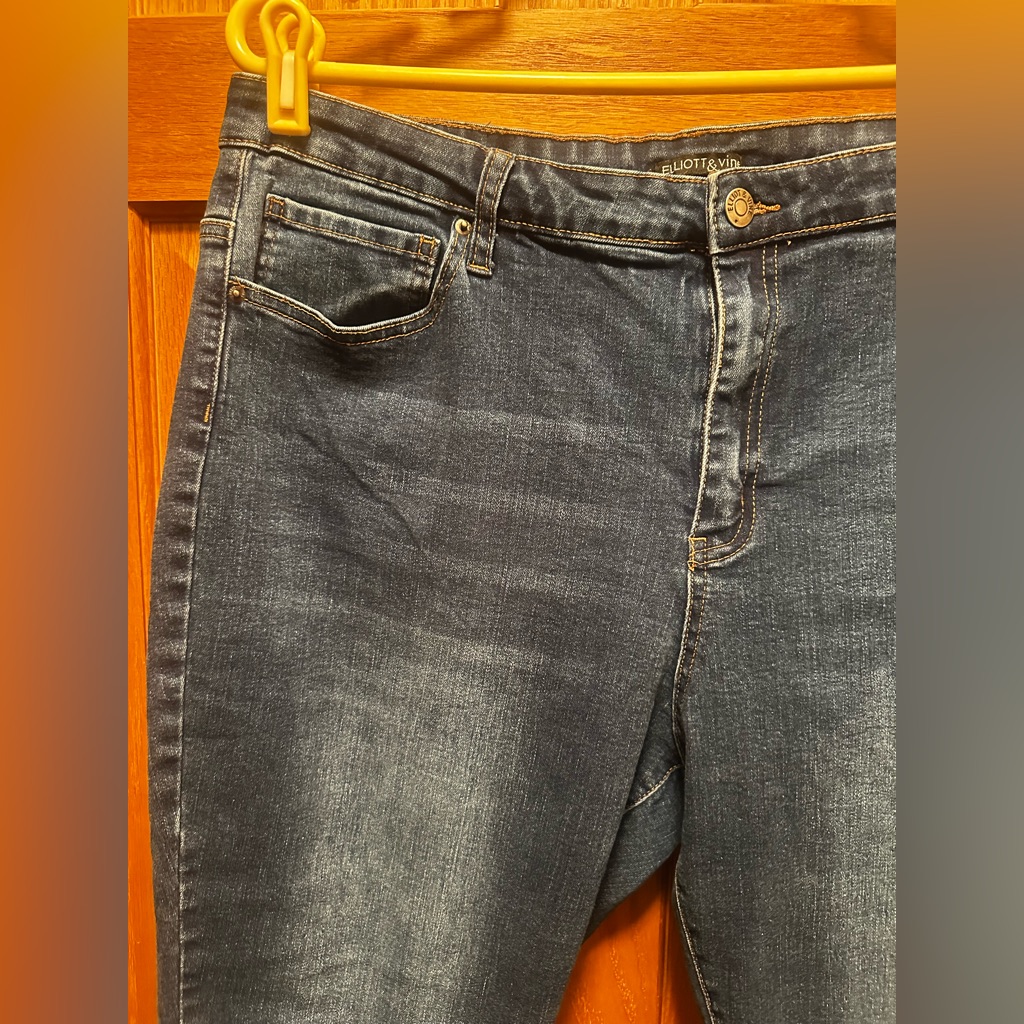 Plus Size Elliott & Vine Frayed Jeans Sz.18w